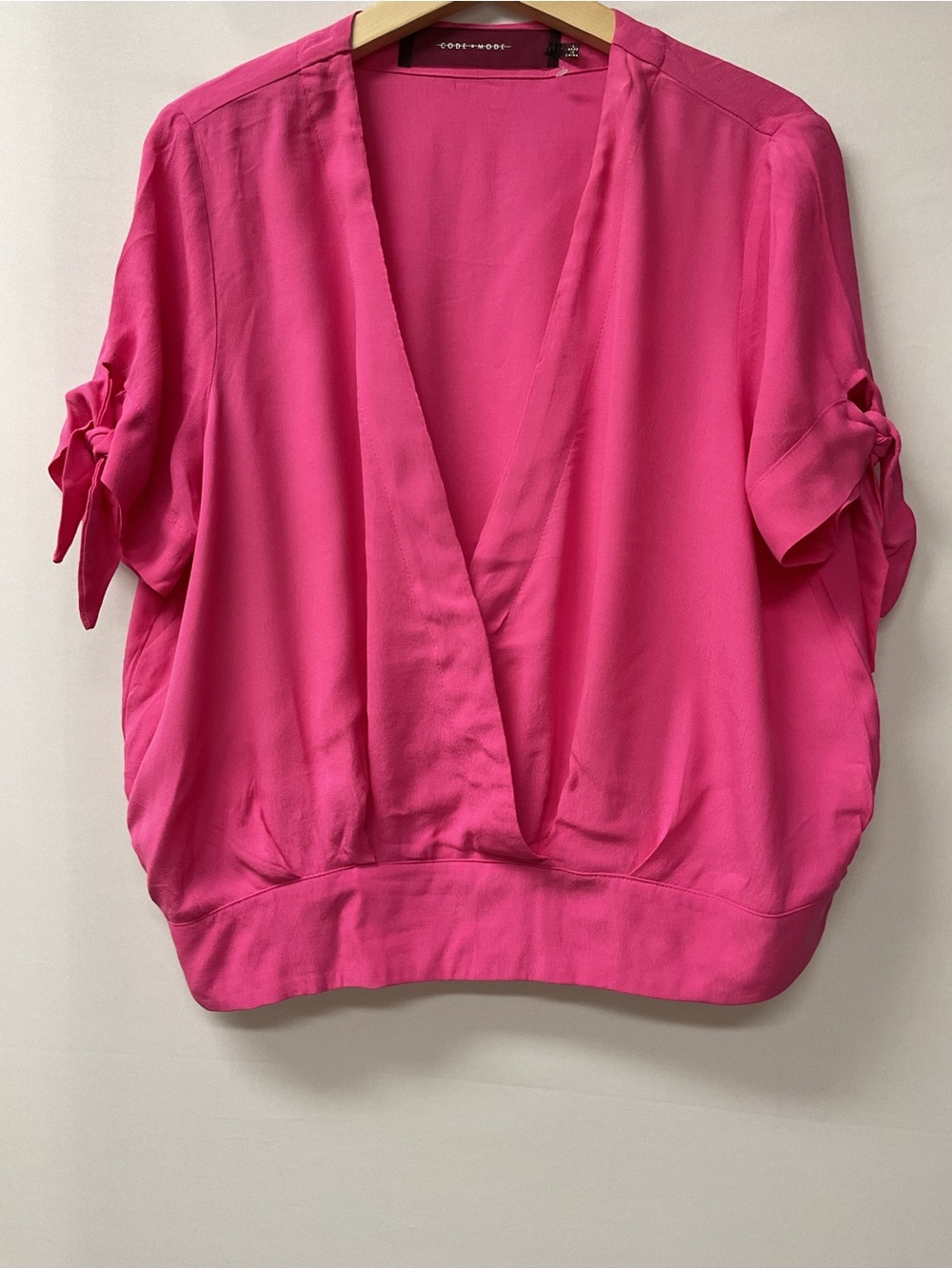Brand New-Code x Mode women’s hot pink surplice blouse